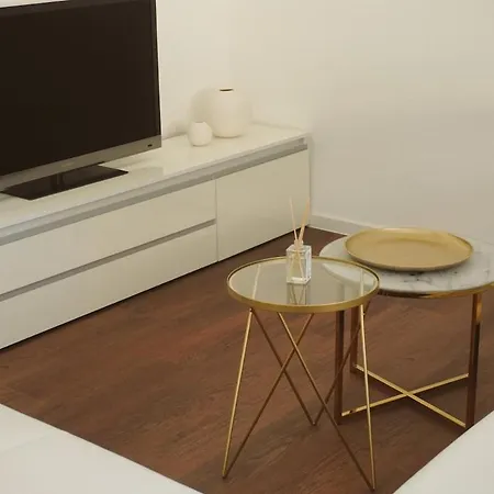 Modern House Near The Airport & Tradefair Grounds Vakantiehuis
