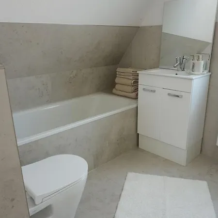 Vakantiehuis Modern House Near The Airport & Tradefair Grounds *