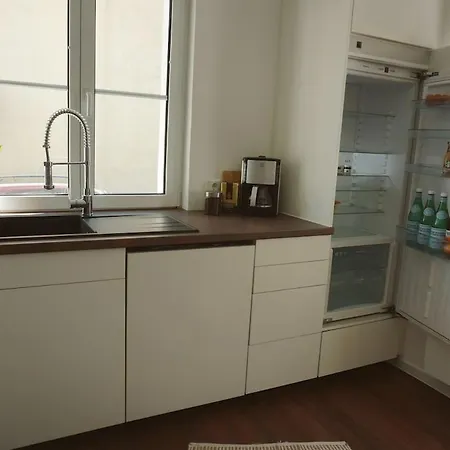 Vakantiehuis Modern House Near The Airport & Tradefair Grounds *