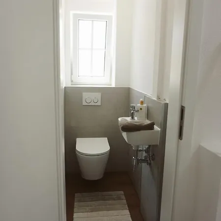 Modern House Near The Airport & Tradefair Grounds Vakantiehuis *