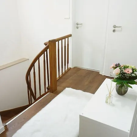 Modern House Near The Airport & Tradefair Grounds