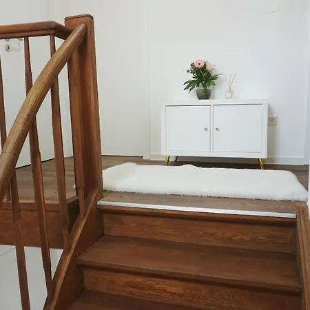 Modern House Near The Airport & Tradefair Grounds Vakantiehuis *