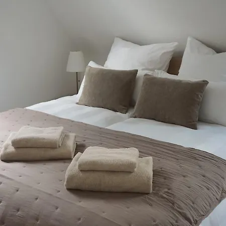 Modern House Near The Airport & Tradefair Grounds Vakantiehuis