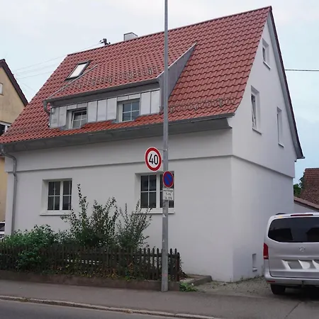 Modern House Near The Airport & Tradefair Grounds Vakantiehuis